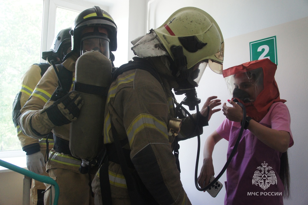 Всех спасли: в Йошкар-Олинской городской больнице прошли пожарно-тактические учения