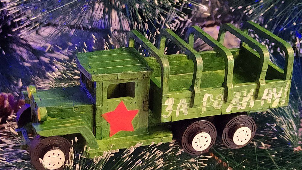 Жители Марий Эл участвуют в конкурсе новогодних игрушек от Музея Победы