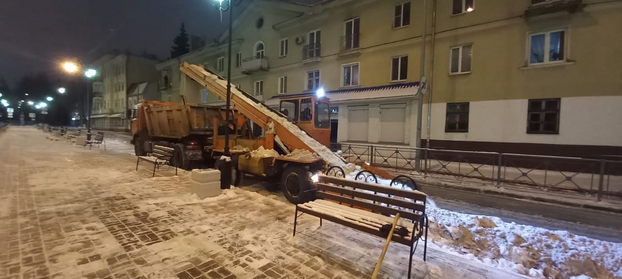 С улиц Йошкар-Олы продолжают убирать снег