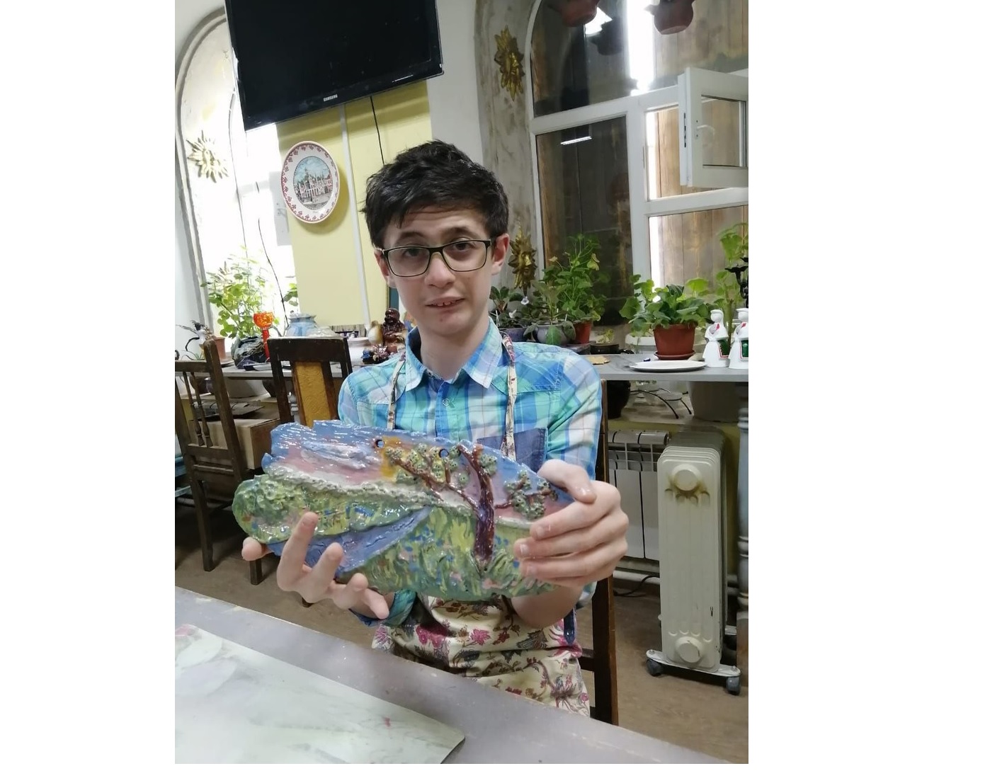 Выставка керамических картин 15-летнего Ильи Лежнина проходит в Музее истории Православия Марий Эл 