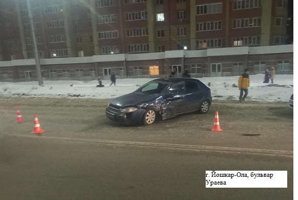 В ДТП на бульваре Ураева Йошкар-Олы пострадали водитель и пассажирка отечественного авто