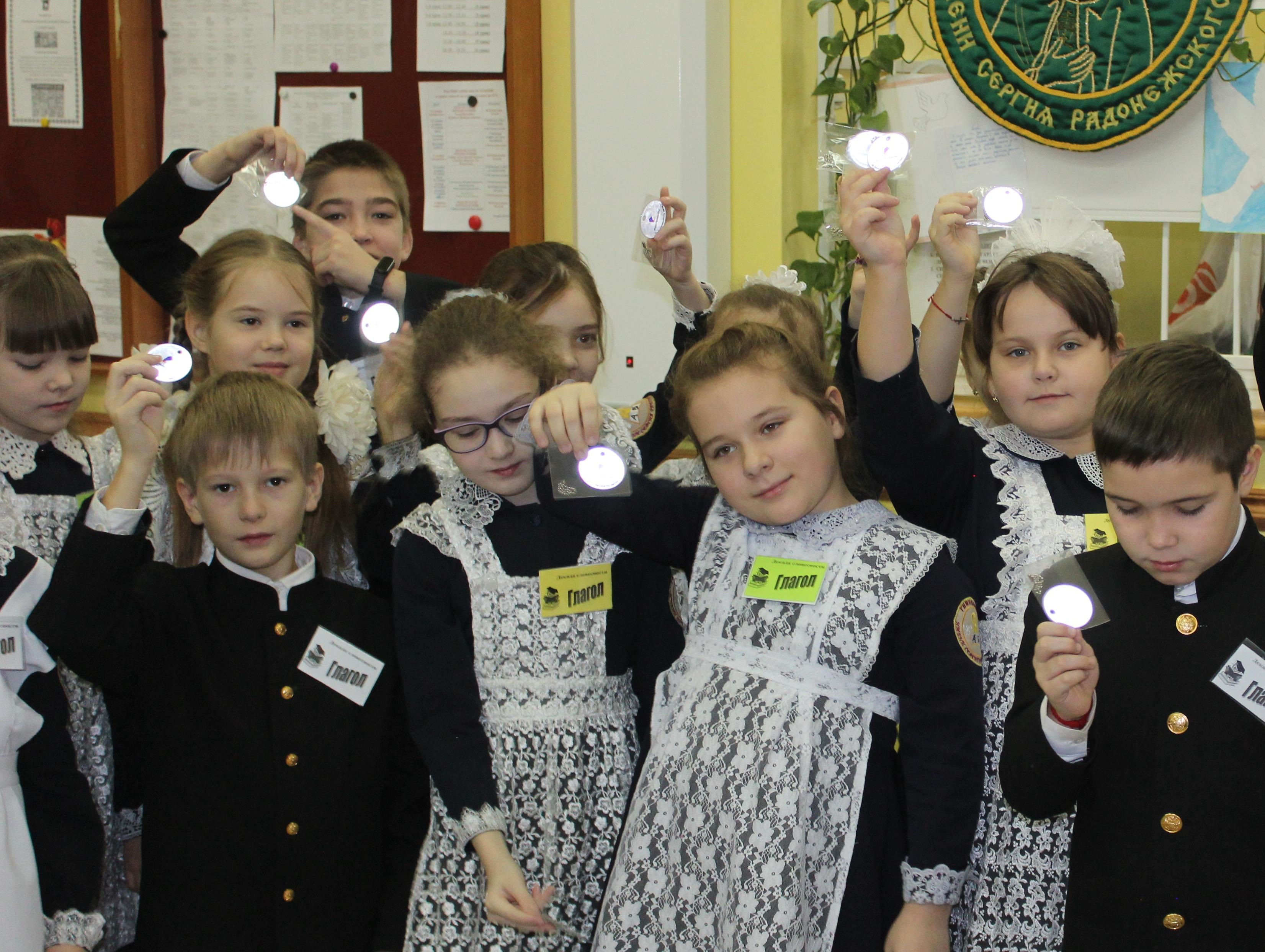 Ученики православной гимназии Йошкар-Олы получили в подарок сетовозвращающие элементы