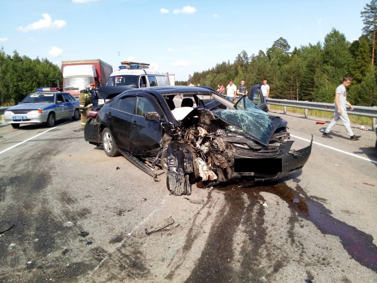 На Кокшайском тракте столкнулись пять автомобилей, погиб пассажир