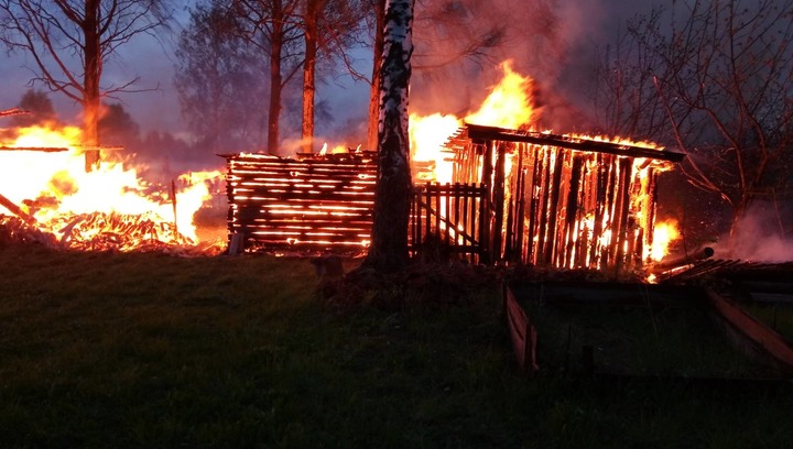 В Марий Эл при пожаре полностью сгорел двухквартирный дом
