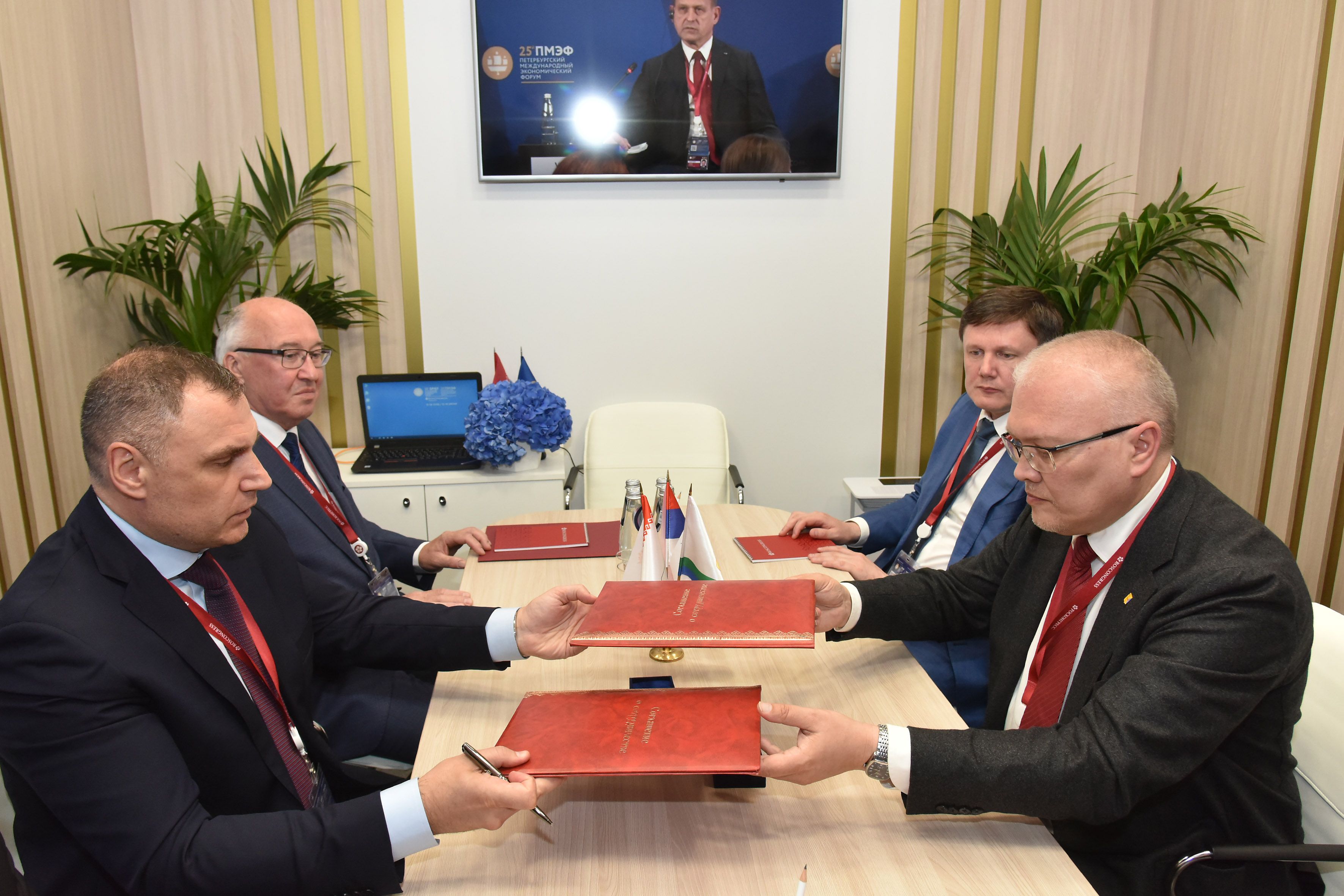 Врио Марий Эл Юрий Зайцев подписал соглашения о сотрудничестве с двумя регионами