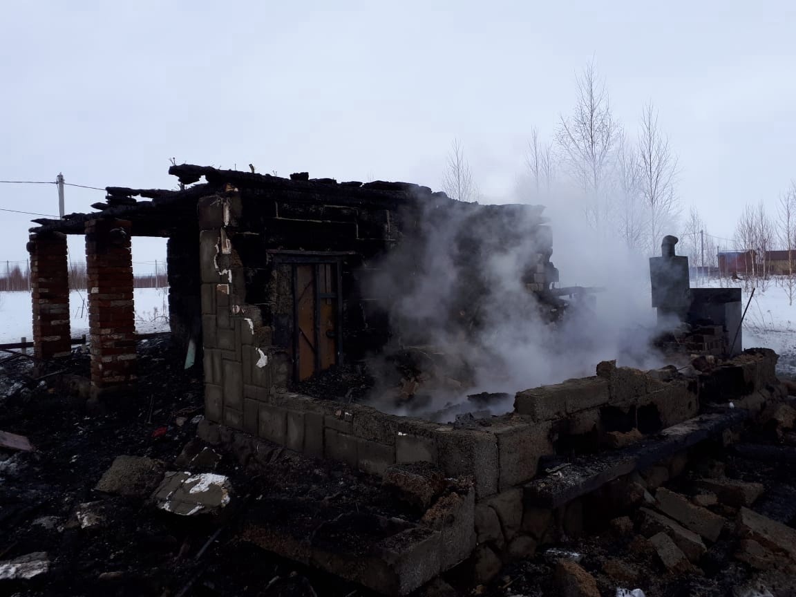 В деревне Марий Эл при пожаре сгорели частный дом и баня