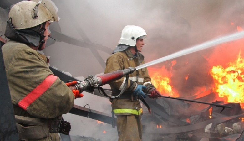 18 человек тушили пожар в Волжске 