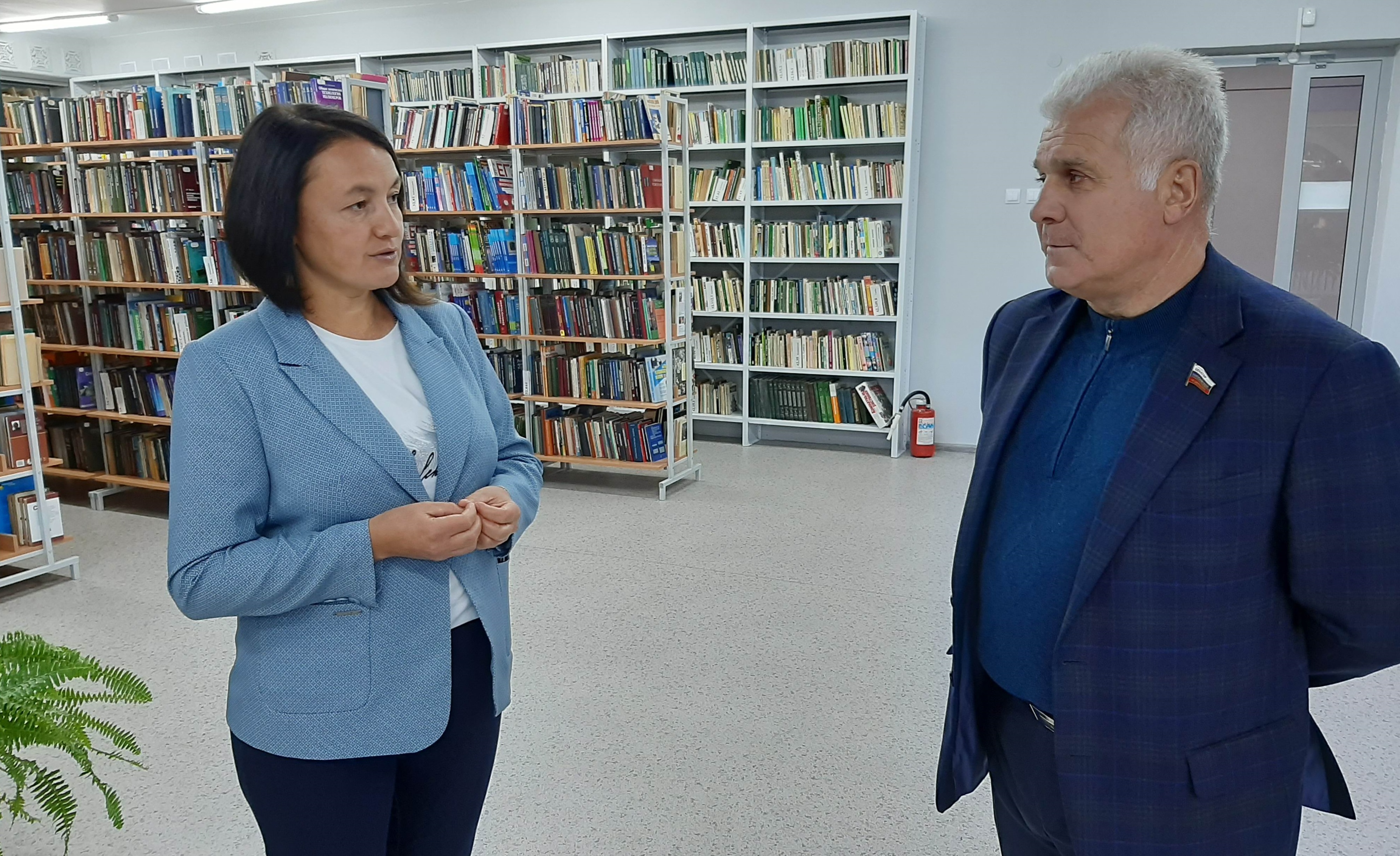Сергей Мартынов посетил Национальную библиотеку Марий Эл