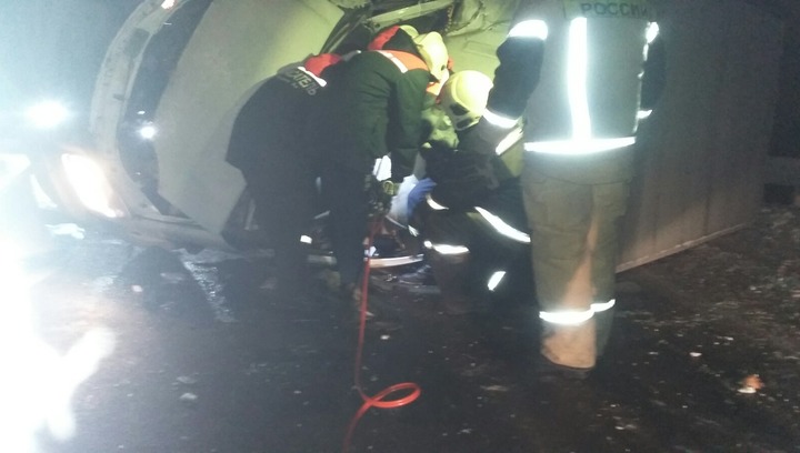 В Марий Эл спасатели вытащили водителя зажатого при ДТП