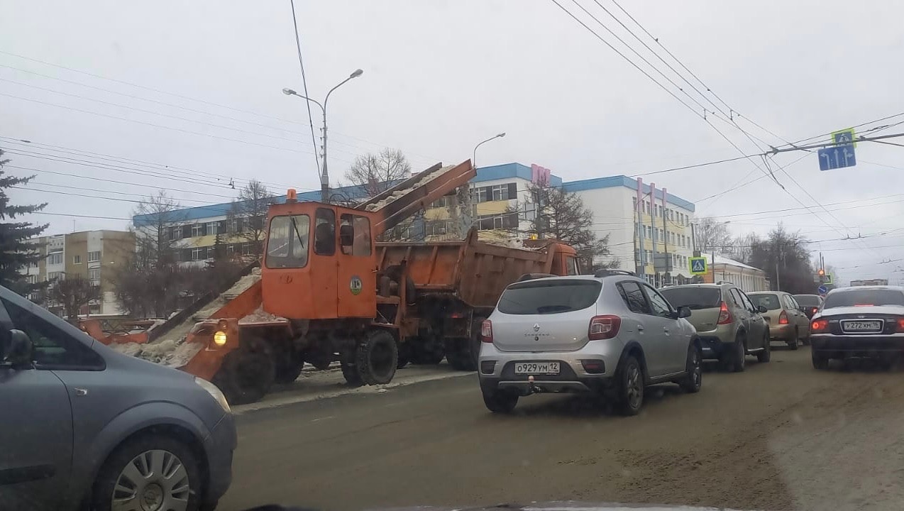 В Йошкар-Оле расчистили от снега улицы Первомайскую, Красноармейскую и Герцена 