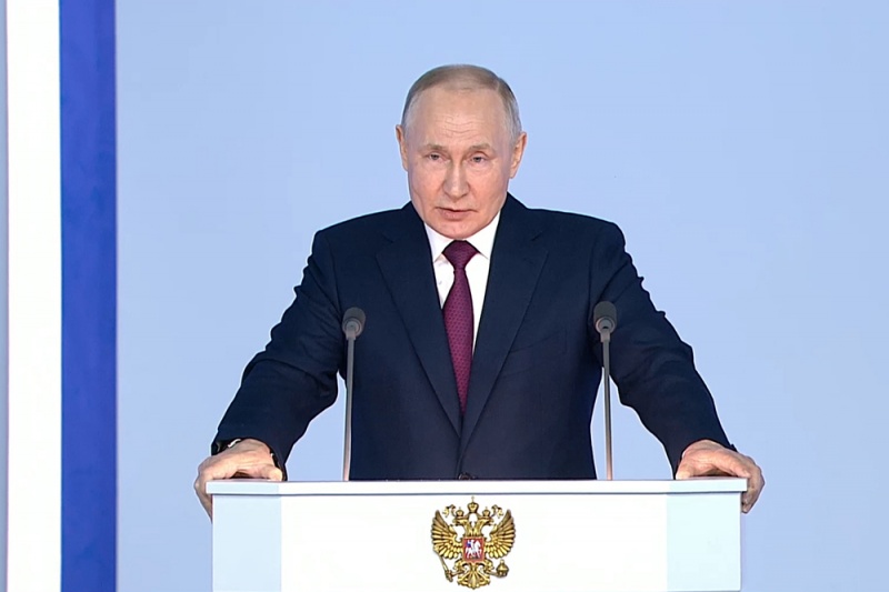 Президент России Владимир Путин выступает с Посланием Федеральному Собранию