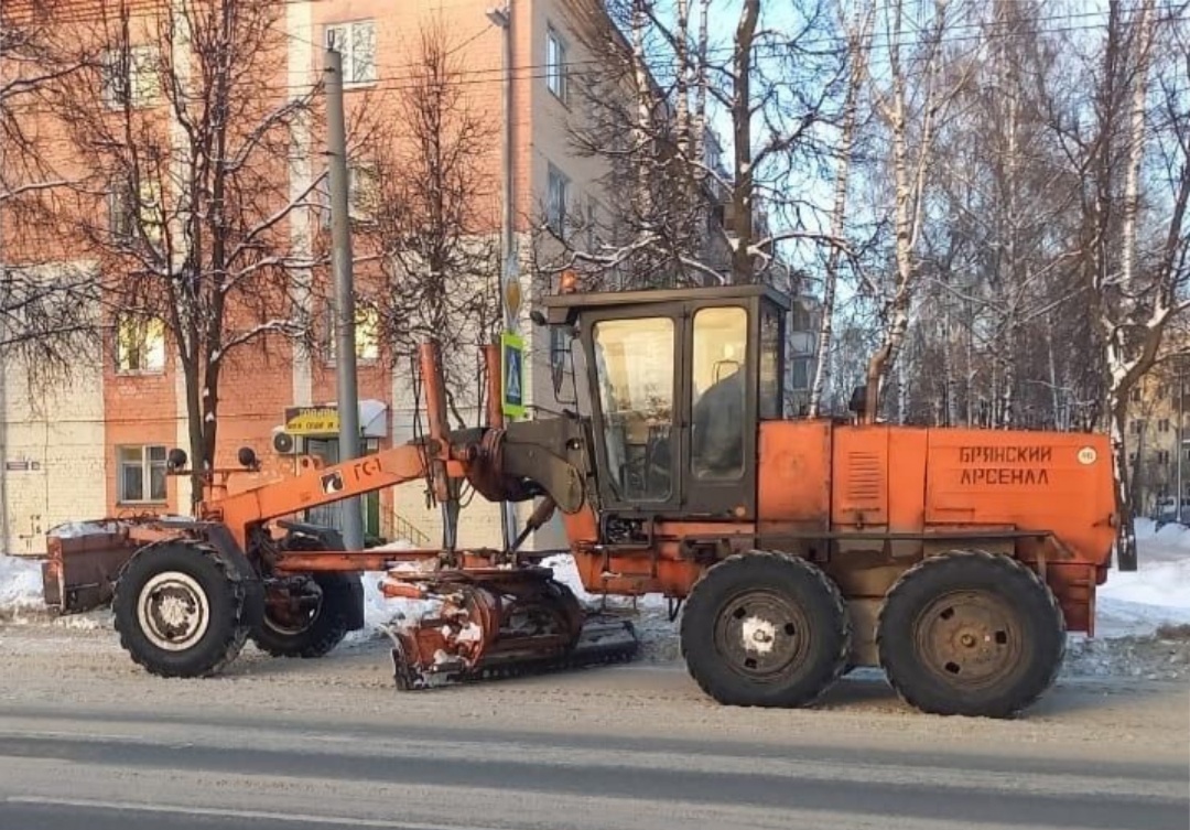 Дорожные службы Йошкар-Олы ведут расчистку улиц и расширение дорог