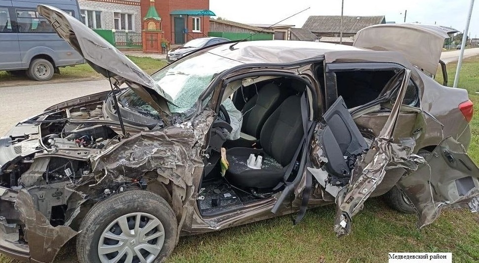 Пассажир Renault пострадал при столкновении с КАМАЗом в Марий Эл