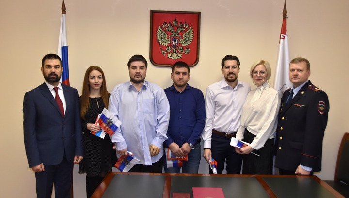 В Йошкар-Оле 5 иностранцев приняли гражданство Российской Федерации
