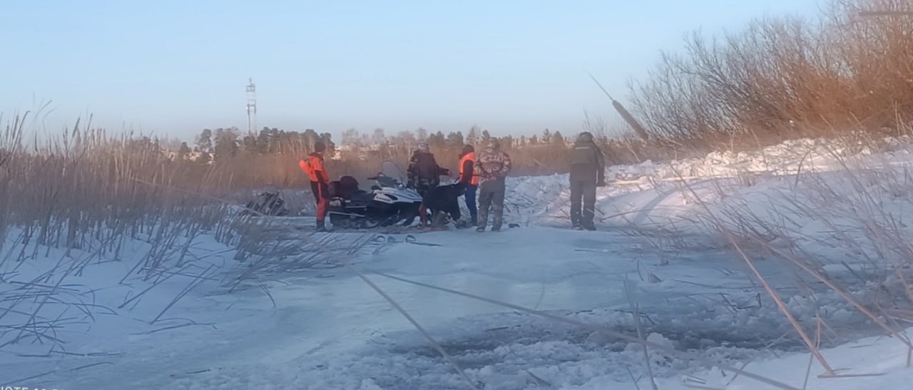 Двое мужчин на снегоходах провалились под лёд на Волге в Звениговском районе