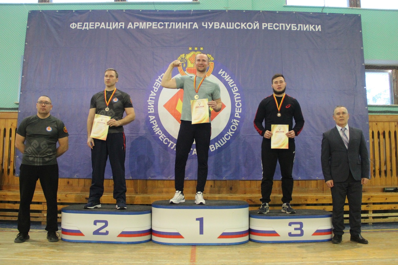 Армрестлеры из Йошкар-Олы завоевали 5 золотых медалей на чемпионате Чувашии 
