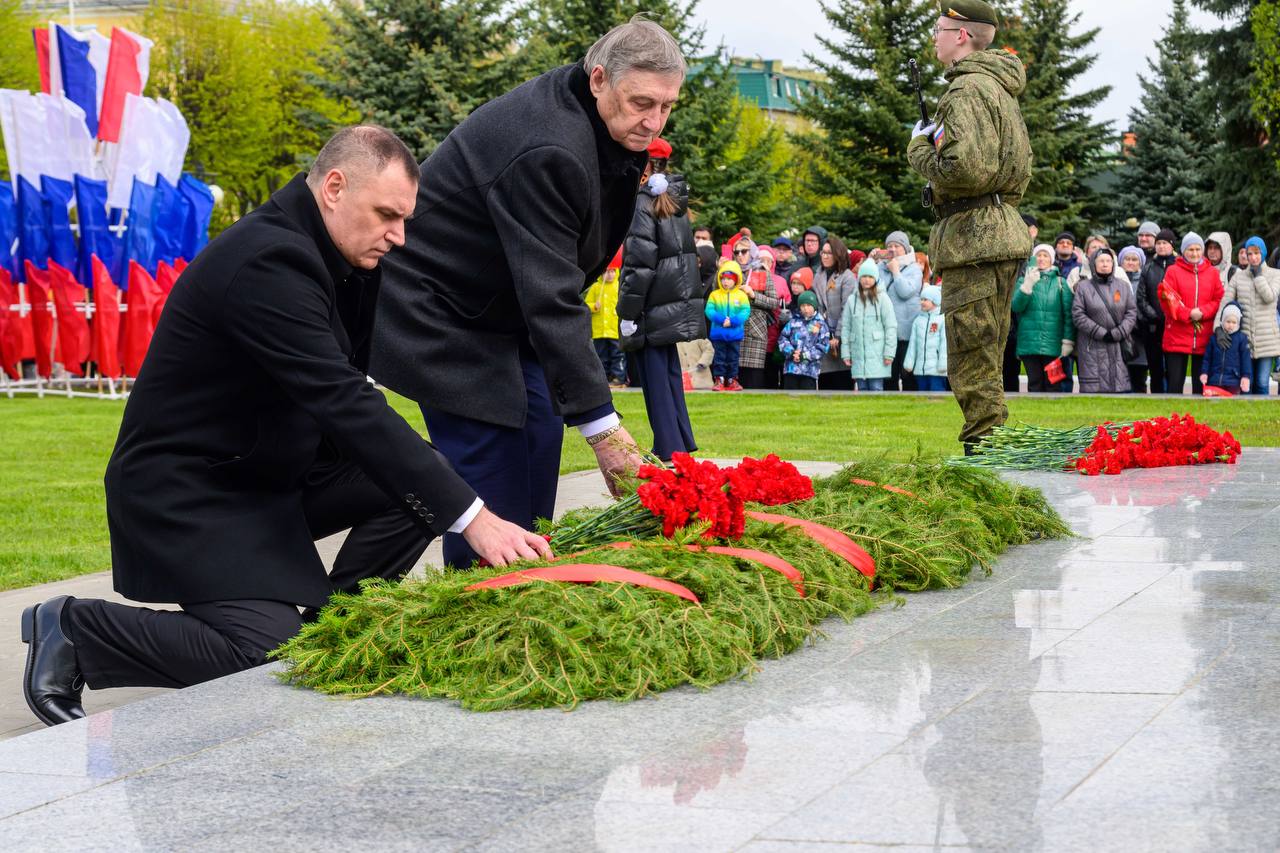 Глава Марий Эл почтил память героев, погибших в годы Великой Отечественной войны
