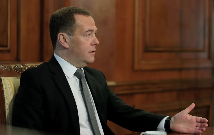 Дмитрий Медведев назвал возможным отключение России от интернета