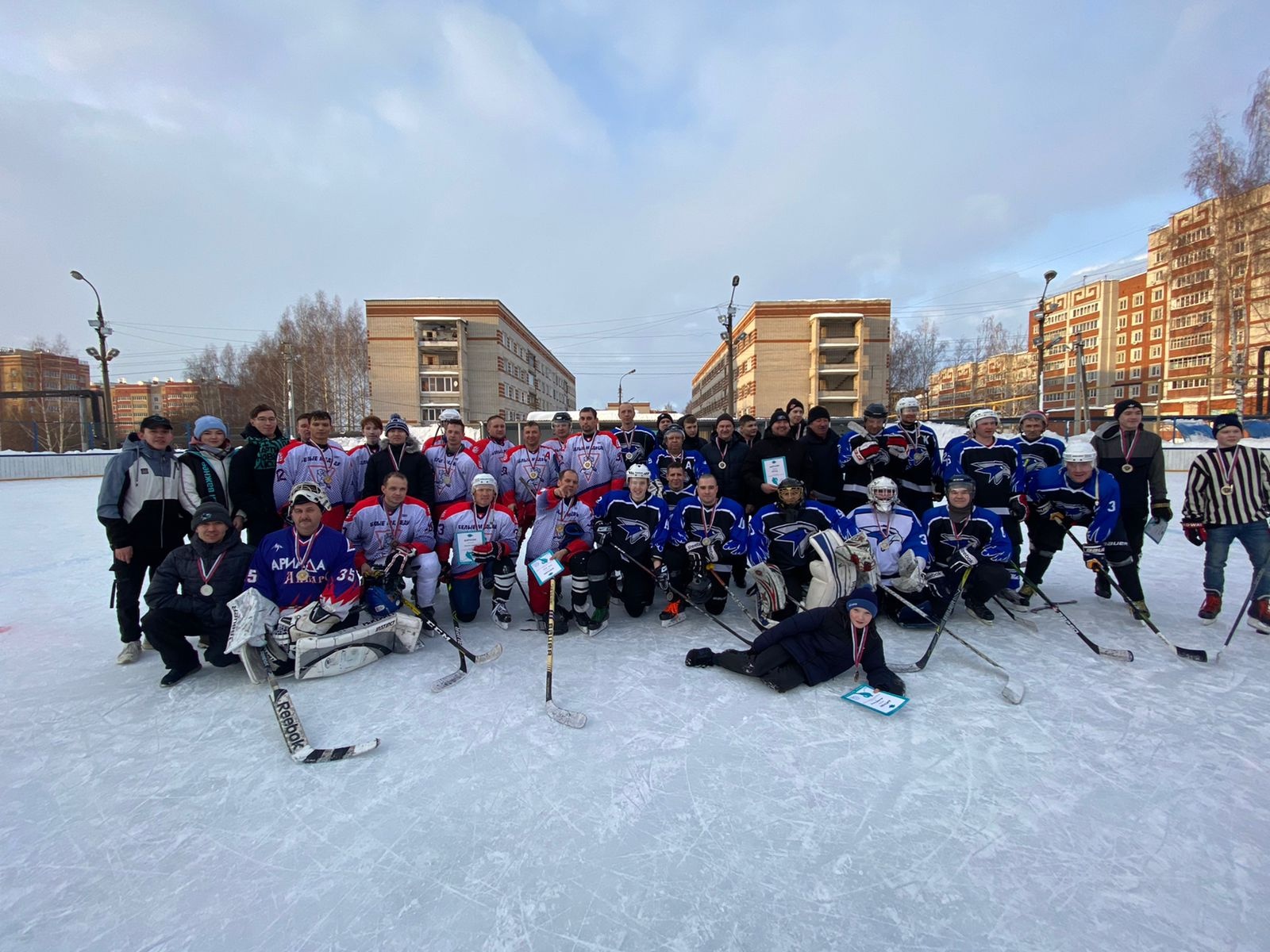 Хоккеисты из Семёновки выиграли турнир в честь юбилея своего села
