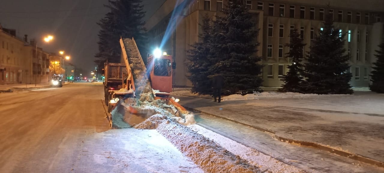 Коммунальные службы Йошкар-Олы чистят улицы от снега в усиленном режиме