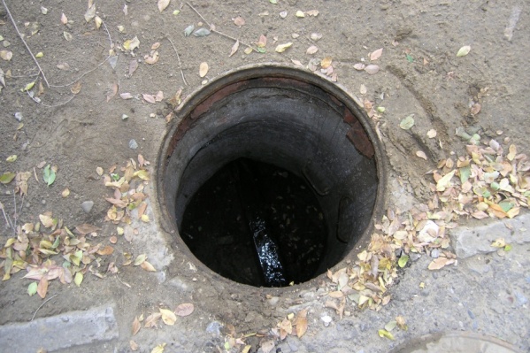 В Волжске 4-летний ребенок упал в канализационный люк
