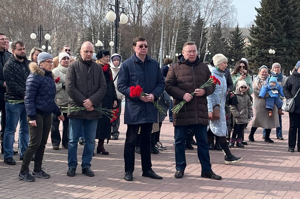 К мемориалу в память о жертвах теракта в Подмосковье возложили цветы представители власти Марий Эл