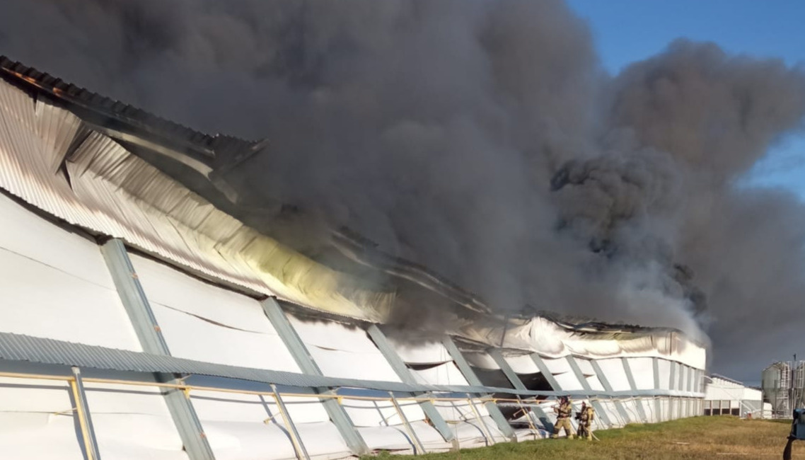 Крупный пожар на птицефабрике в Марий Эл тушили более 20 огнеборцев 