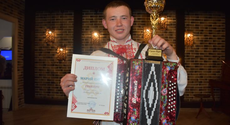 Победителем конкурса «Марий патыр» стал гармонист из Волжского района